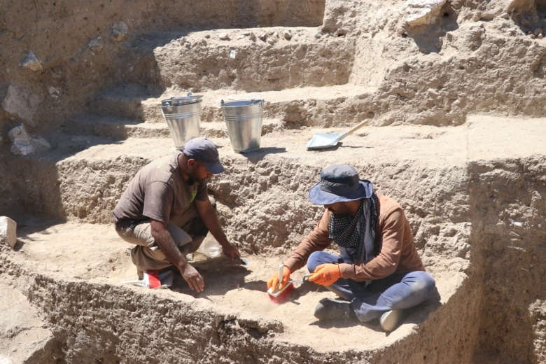 Niğde'de Pers dönemine ait alçı taşı surlar keşfedildi