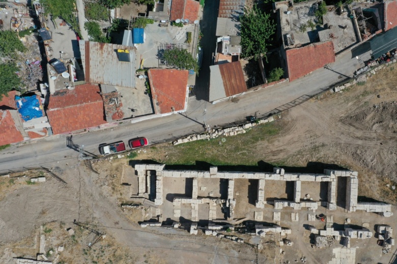 Kuş bakışı ile Smyrna antik tiyatrosu arkeoloji çalışmaları