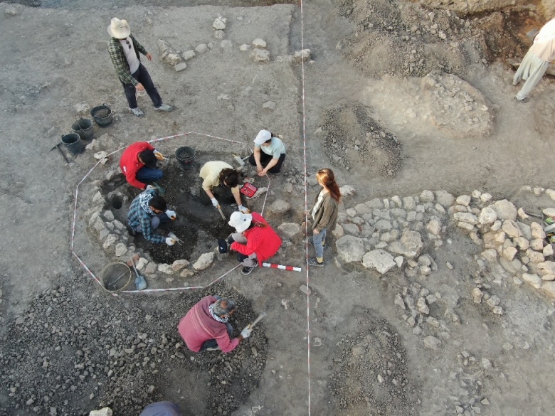 Arkeologlar Gre Fılla Höyüğü'nden 4 yılda 2.687 eser çıkardılar.