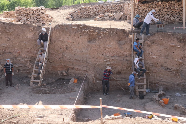 Arkeologlar Gre Fılla Höyüğü'nden 4 yılda 2.687 eser çıkardılar.