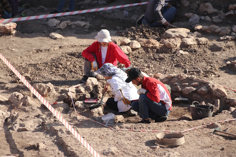 Arkeologlar Gre Fılla Höyüğü'nden 4 yılda 2.687 eser çıkardılar.