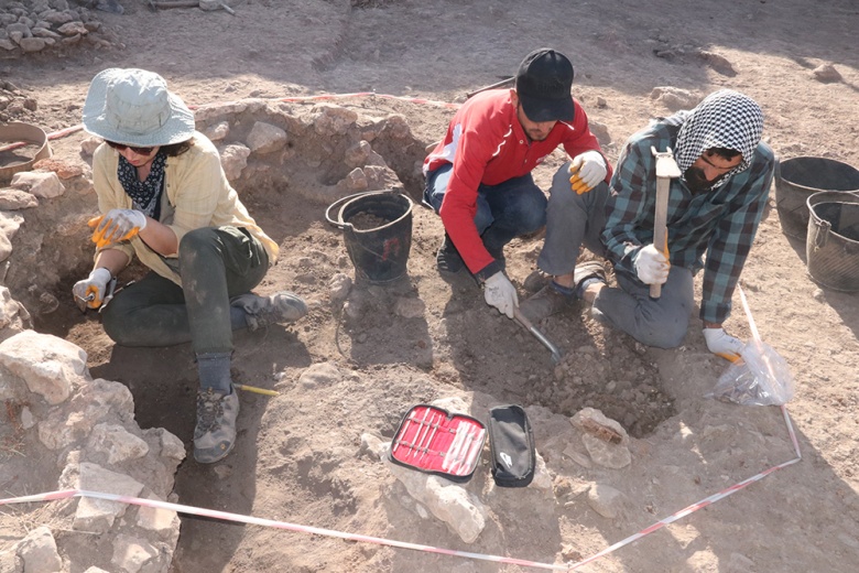 Arkeologlar Gre Fılla Höyüğü'nden 4 yılda 2.687 eser çıkardılar.