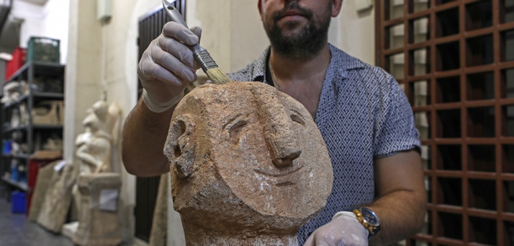 İzmir'de yakalanan çakma 'gülen neolitik heykel' Şahan Gökbakar'ı da aldattı