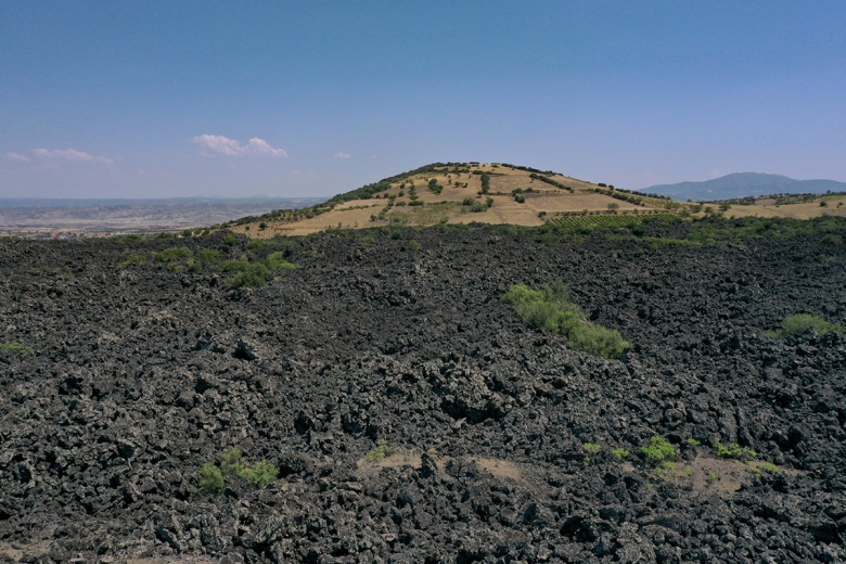 Kuşbakışı ile Katakekaumene (Yanık Ülke) manzaraları