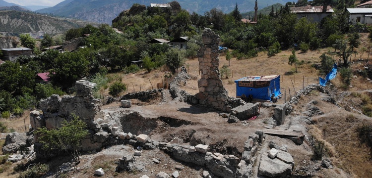 Gevhernik Kalesi'ndeki kilisenin hangi döneme ait olduğu hâlâ belirsiz
