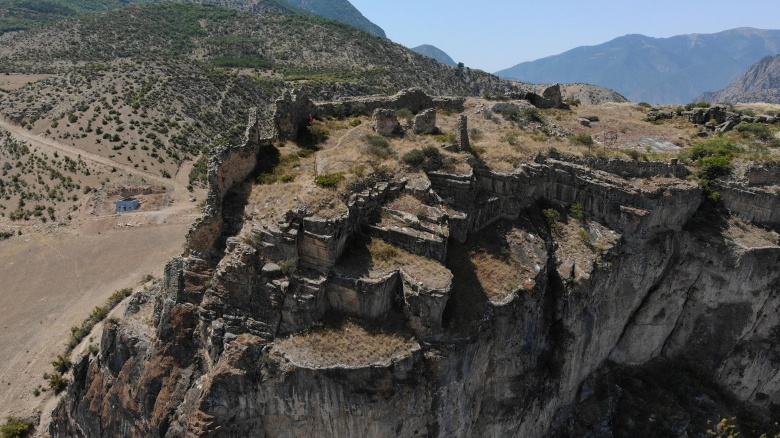 Doğu Karadeniz'deki Gevhernik Kalesi arkeoloji kazı alanından görüntüler