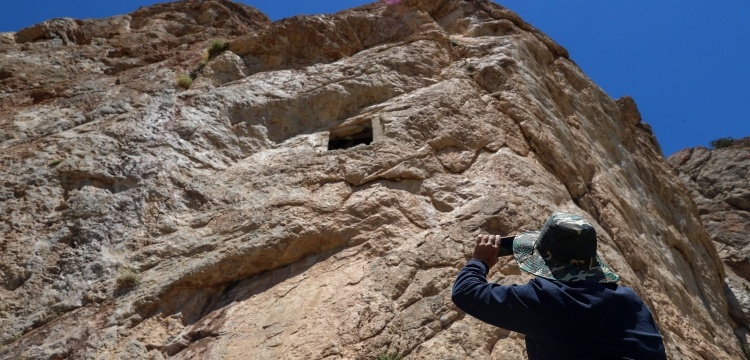 Arkeologların 3 bin yüksekliğindeki dağa kurulmuş Urartu Kalesi ile imtihanı