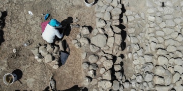 Arkeologlar Tozkoparan Höyüğündeki kalın duvarların sırrını araştırıyor
