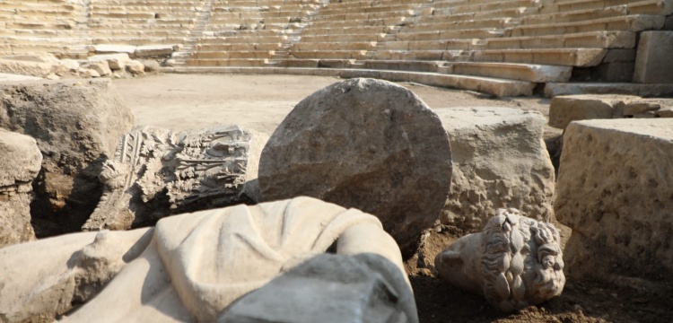 Düzce'deki arkeoloji kazılarında kithara çalan Apollon heykeli bulundu