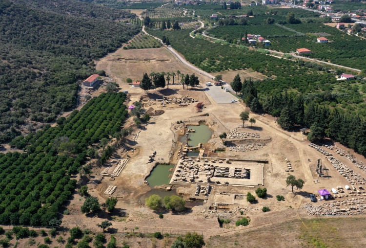 İzmir'in Menderes ilçesindeki kehanet merkezi Klaros Kutsal Alanı