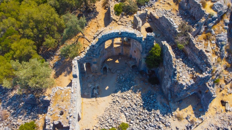 Aziz Nikolas Adası'dan muhteşem turistik ve arkeolojik manzaralar