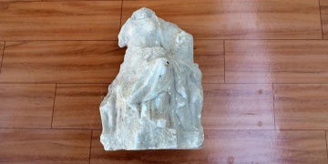 Antandros arkeoloji kazılarında 2350 yıllık başsız Kibele heykeli bulundu