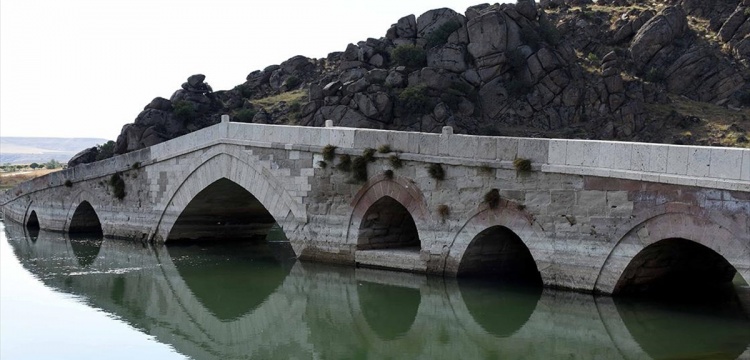 Mimar Sinan'ın onardığı Selçuklu eseri Çeşnigir Köprüsü zamana meydan okuyor