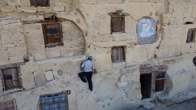 Kayalara oyulmuş bin yıllık Taşkale Tahıl Ambarları