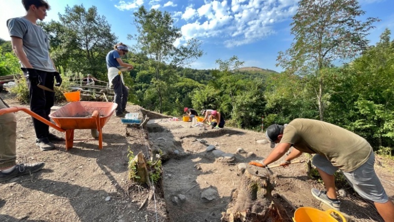 Kampüse komşu arkeolojik kazı alanı öğrencilere uygulamalı eğitim sağlıyor