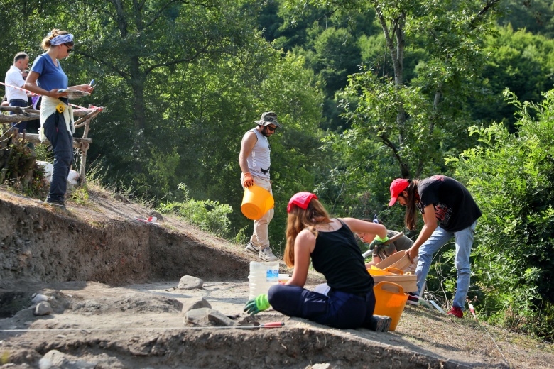 Kampüse komşu arkeolojik kazı alanı öğrencilere uygulamalı eğitim sağlıyor