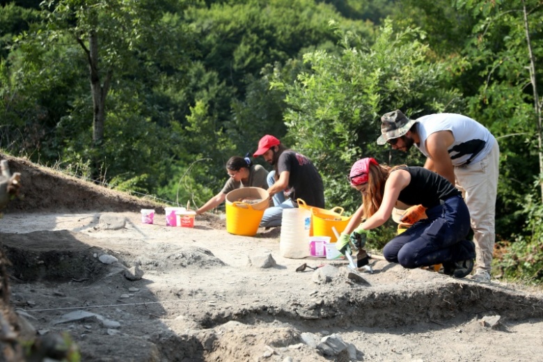 Kampüse komşu arkeolojik kazı alanı öğrencilere uygulamalı eğitim sağlıyor