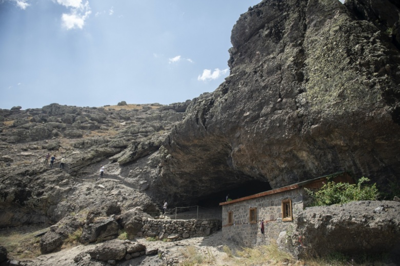 2100 rakımlı Tunceli'nin Düzgün Baba'sı inanç turizminin rakipsiz zirvesi