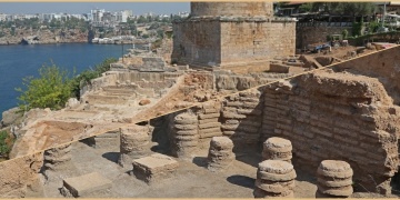 Antalyadaki Hıdırlık Kulesinde falezlerden denize inen merdiven bulundu