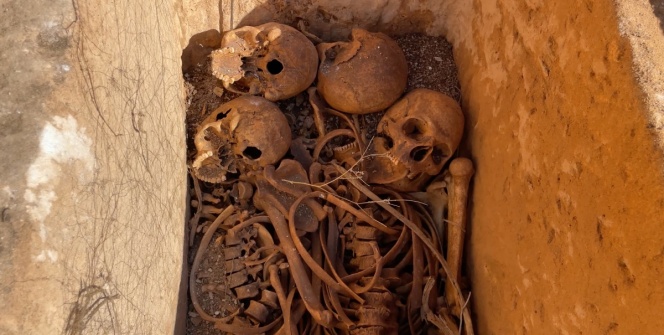 Adıyamandaki Perre Antik Kentinde içinden 4 iskelet çıkan sandık mezar