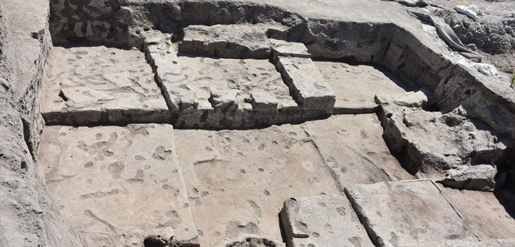 Çatalhöyük'te tapınak kalıntısı olduğu düşünülen 8200 yıllık yapı bulundu