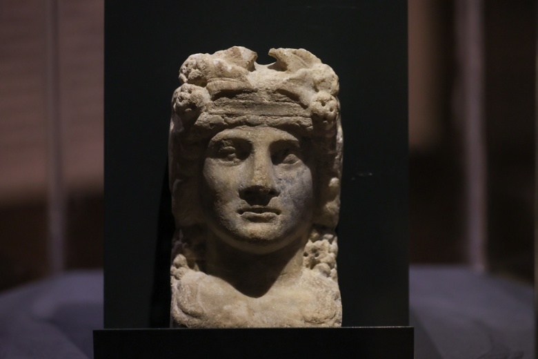 İzmir Arkeoloji Müzesi'nin Bağbozumu ayı yıldızı şarap tanrısı Dionysos