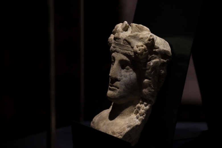 İzmir Arkeoloji Müzesi'nin Bağbozumu ayı yıldızı şarap tanrısı Dionysos