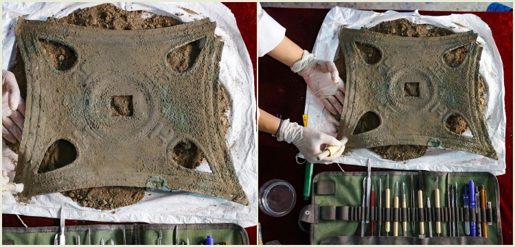 Urartu devrinden kalma bronz süsleme levhası sapasağlam bulundu