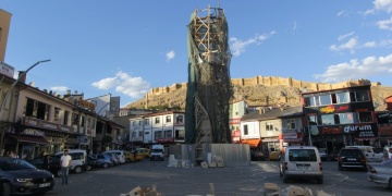 Bayburt Belediye Başkanı Saat Kulesi restorasyonuyla ilgili iddiaları yalanladı