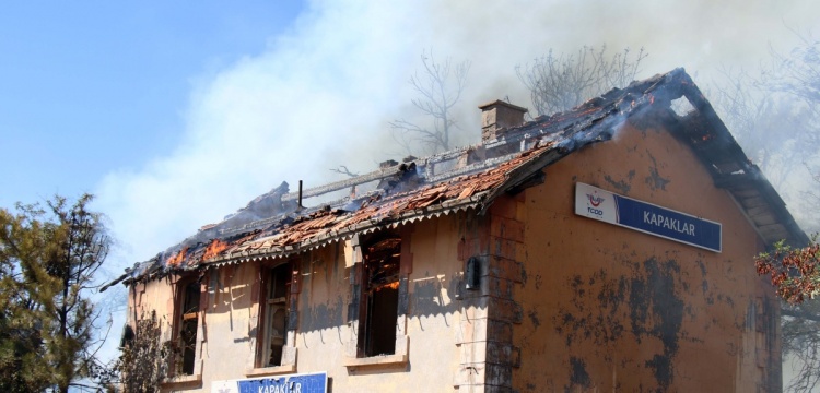 Tarihi Kabaklar tren istasyonu yangında zarar gördü