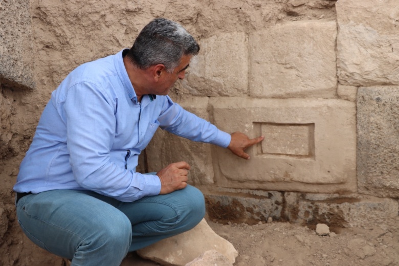 Bir sur üzerindeki Aramice Yazıtlar ilk kez Doğu Anadolu'da bulundu