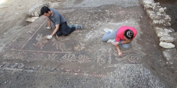 Sinoptaki Balatlar kazılarında Hellenistik dönem mozaikleri bulundu