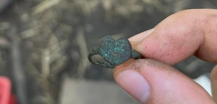 400 years old Heart-Shaped unique Jesuit ring made from copper alloy