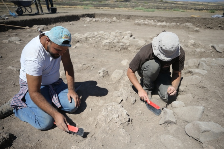 Domuztepe'deki arkeoloji kazılarda 7500 yıllık kadın iskeleti bulundu