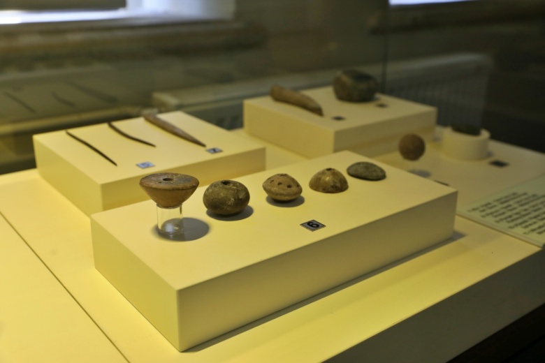 İkiztepe Höyüğü'nden çıkan eserler Samsun Arkeoloji Müzesi ve Bafra Müzesi'nde sergileniyor