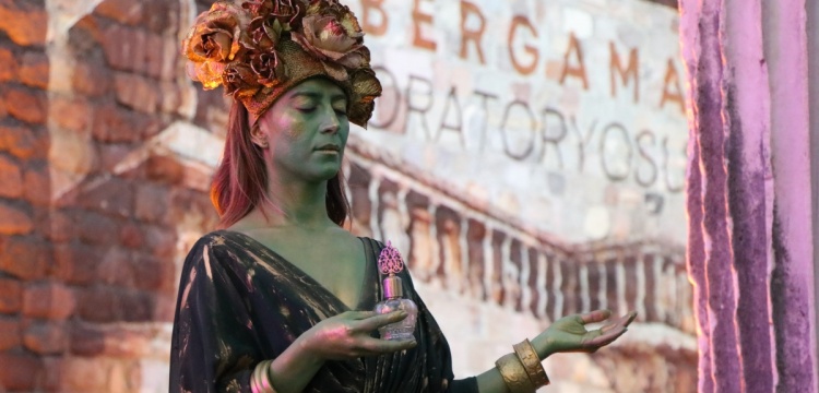 İzmir Büyükşehir Belediyesi, Zeus Sunağı'nı Bergama Oratoryosu ile geri istedi
