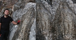 Sosyal Medya için video çeken genç, 2 bin yıllık kaya kabartması keşfetti