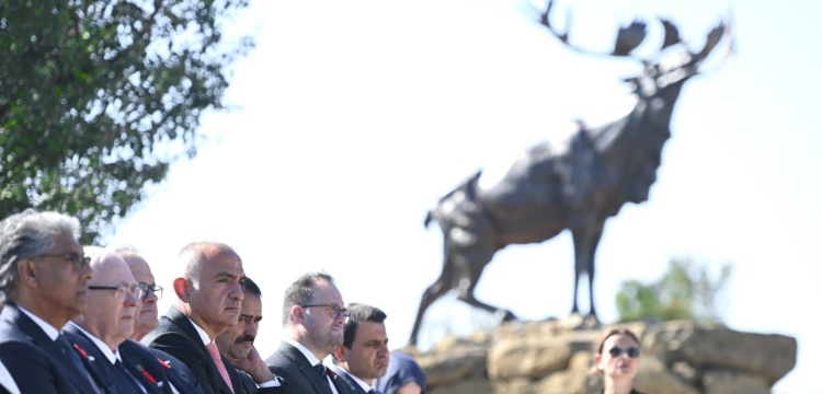 Gelibolu Yarımadası'nda Kanada Caribou Anıtı açıldı