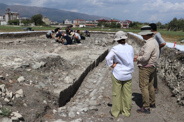 Antakya'nın Antik Hipodromundaki kazılarda tapınak ve 'oyun lokali' keşfedildi