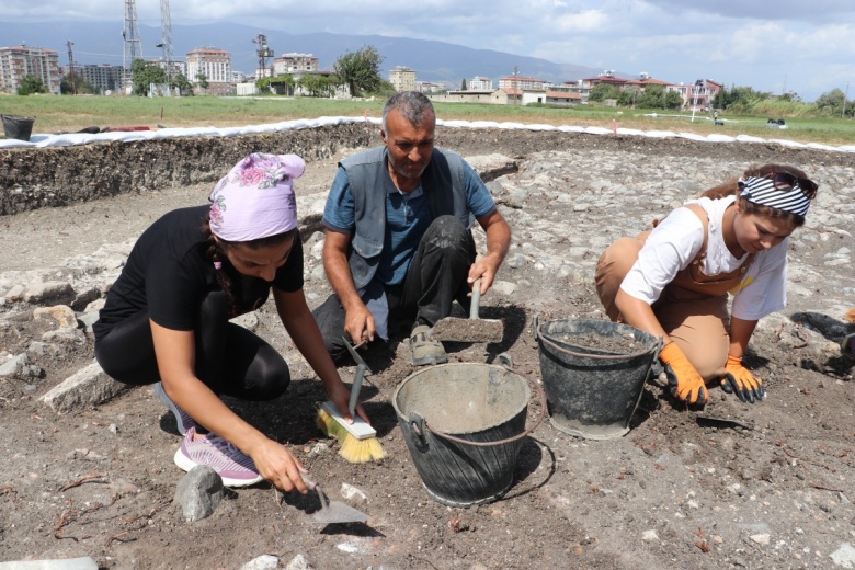 Antakya'nın Antik Hipodromundaki kazılarda tapınak ve 'oyun lokali' keşfedildi