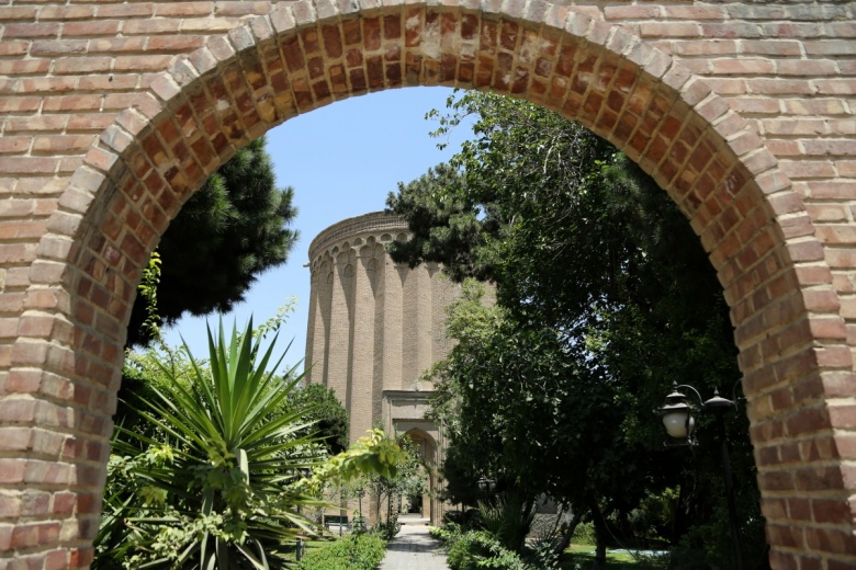 Büyük Selçuklu Sultanı Tuğrul Bey'in İran'daki türbesi: Tuğrul Kulesi