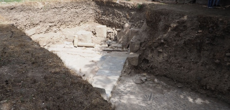 Balıkesir'de 1700 yıllık taban altı ısıtma sistemli Roma Hamamı bulundu