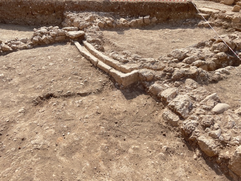 Perre Antik Kenti'nde Medusa başlı askeri madalya bulundu