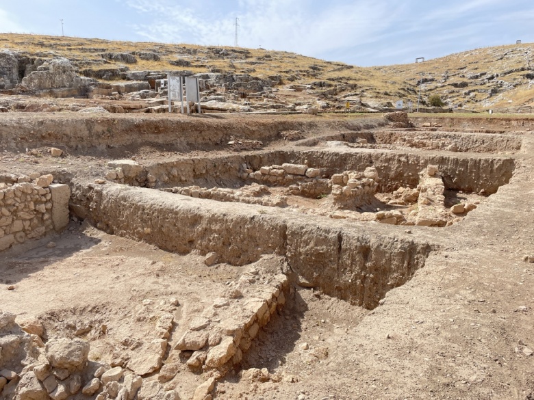 Perre Antik Kenti'nde Medusa başlı askeri madalya bulundu