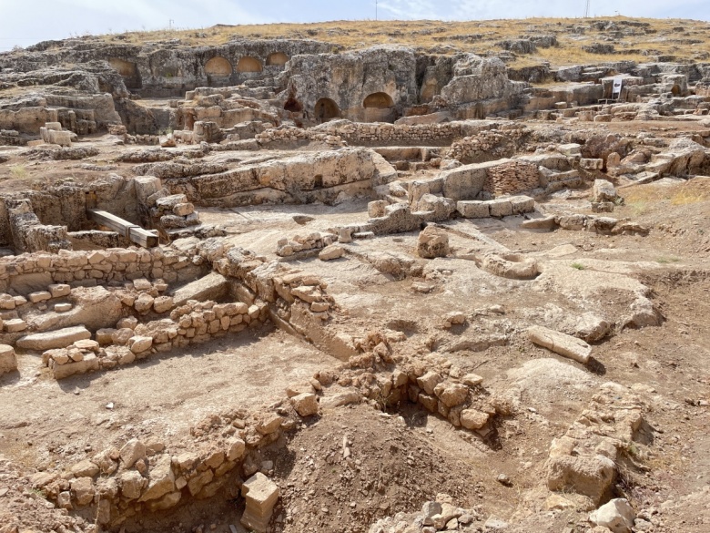 Perre Antik Kenti'nde Medusa başlı askeri madalya bulundu