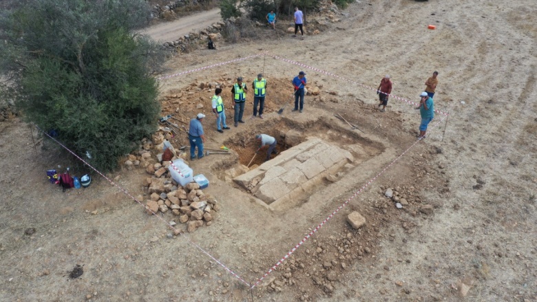 Milaslı çiftçi, tarla sürerken 2400 yıllık Hellenistik oda mezar keşfedilmesini sağladı