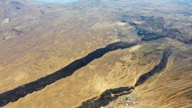 Bitlis'teki Nemrut Jeoparkı'ndaki binlerce yıllık lav yanıkları ve volkan gölleri