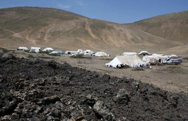 Bitlis'teki Nemrut Jeoparkı'ndaki binlerce yıllık lav yanıkları ve volkan gölleri