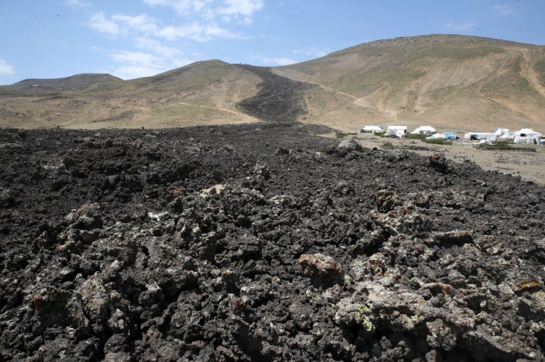 Bitlis'teki Nemrut Jeoparkı'ndaki binlerce yıllık lav yanıkları ve volkan gölleri