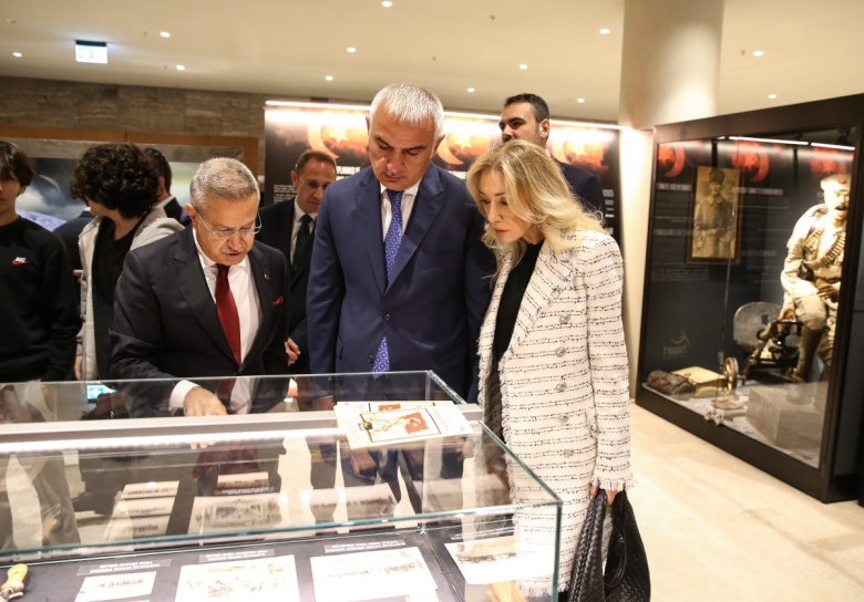 Hisart imzalı İstiklal Harbi sergisi  Atatürk Kültür Merkezi'nde ziyarete açıldı